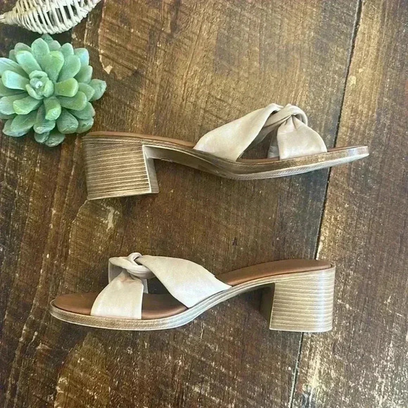 Cristina Francini | Leather Twist Block Heel Slip on Sandal - Picture 3 of 7